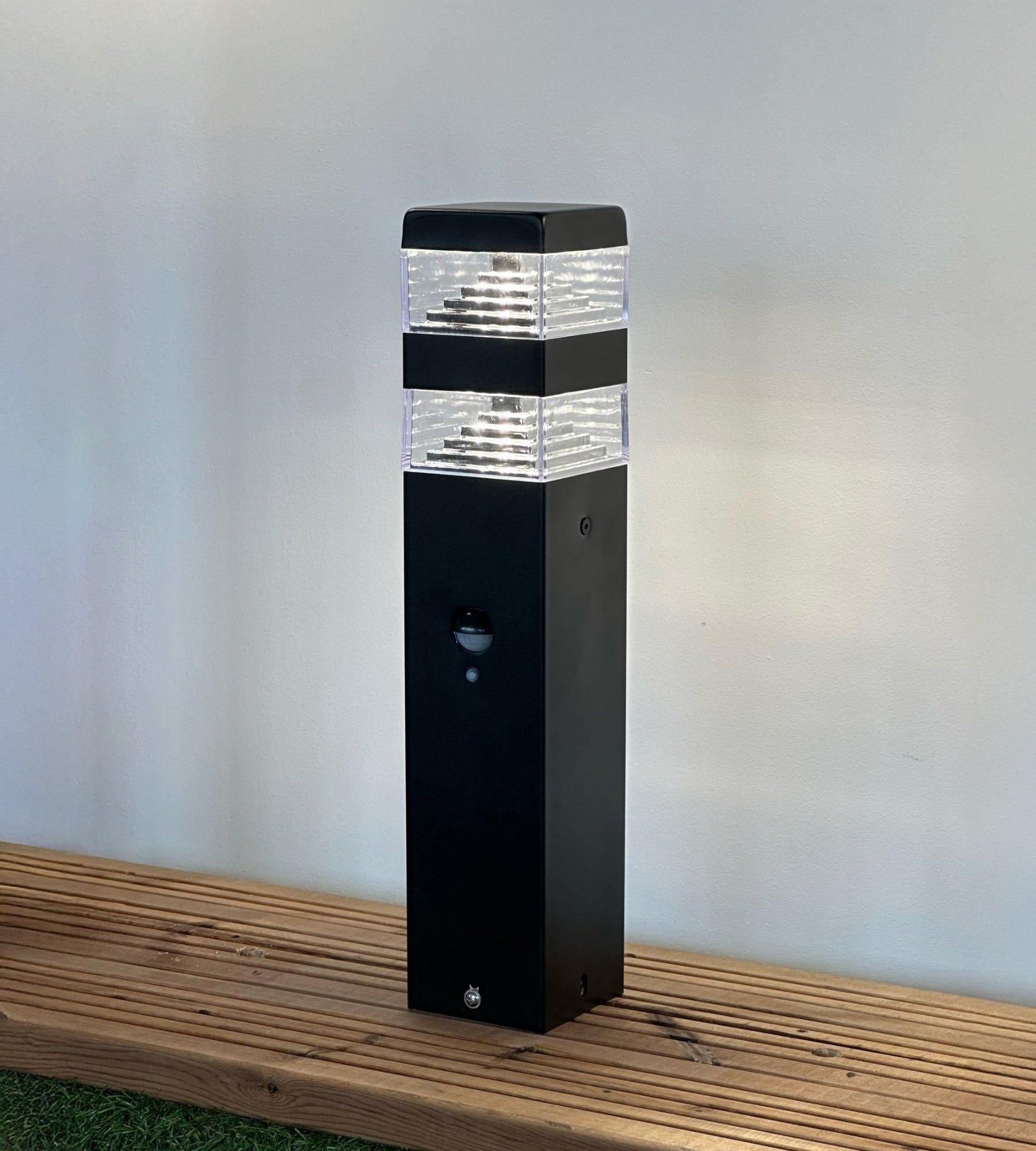 Borne Pyramide 1000 lumens avec détecteur